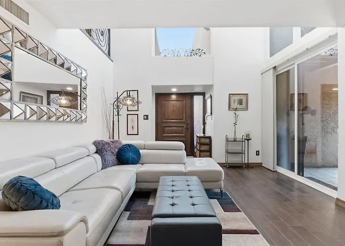 Windchime - Multiple Patios - Mins To Old Town Holiday home *