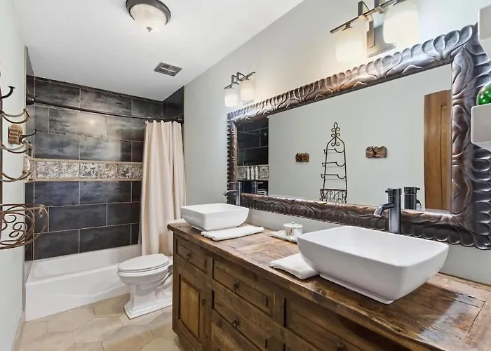 Windchime - Multiple Patios - Mins To Old Town *